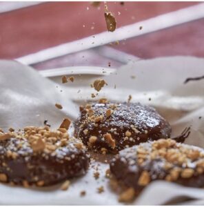 Dipped peanut cookies