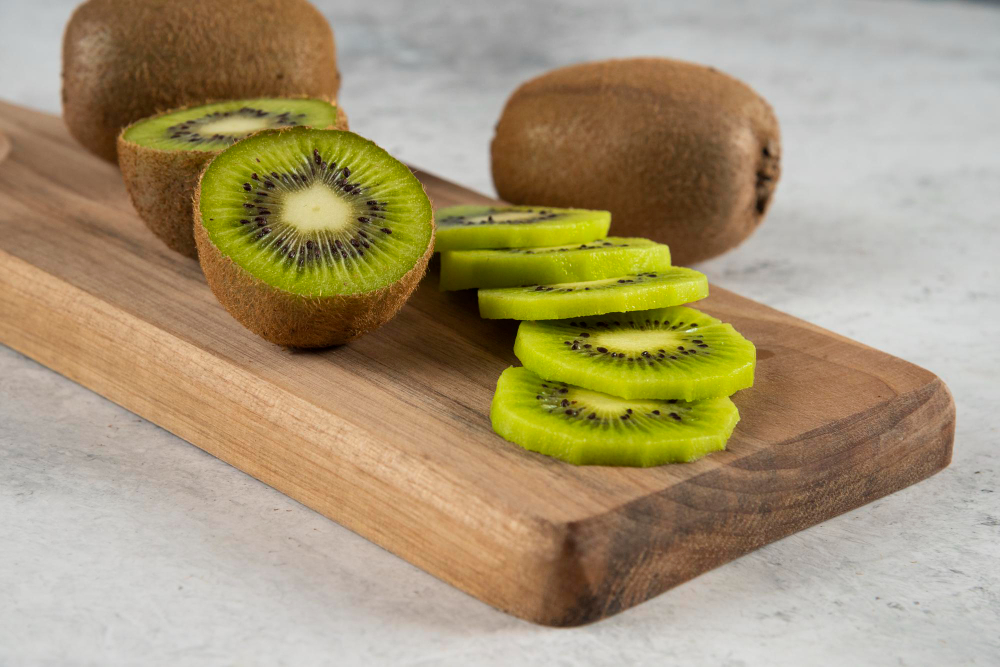 many-kiwi-fruits-wooden-board
